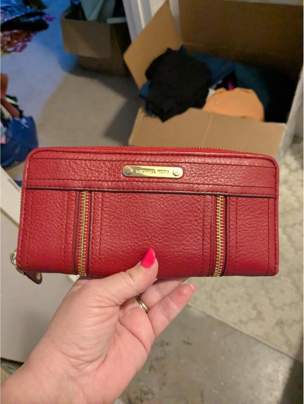 MICHAEL KORS MOXLEY Red LEATHER+GOLD TONE CONTINENTAL ZIP CLUTCH WALLET